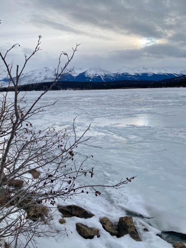 Pyramid Lake, Jasper. Image © PlanetSKI